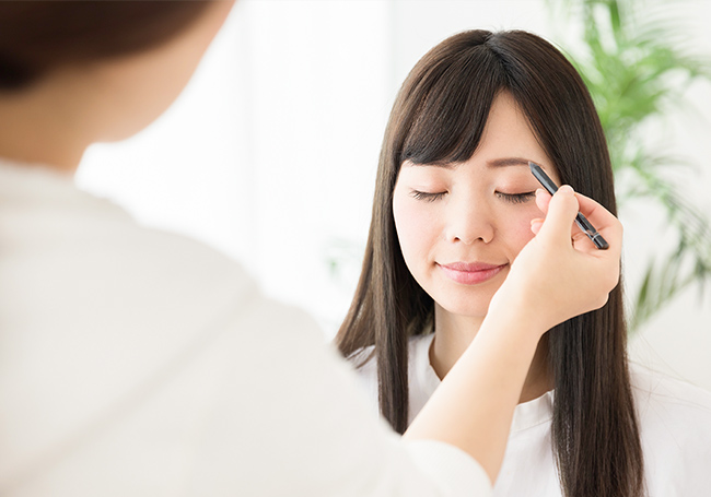理想の美眉を叶えるアイブロウワックス